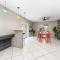 7 BR Heated Pool Game Room Theater Sleeps 25 - تامبا