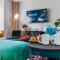 7 BR Heated Pool Game Room Theater Sleeps 25 - تامبا