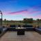 6 BR Waterfront Retreat Heated Pool and Game Room - Largo