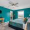 6 BR Waterfront Retreat Heated Pool and Game Room - Largo