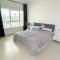 Family Friendly 1 Bedroom Stylish Creek front
