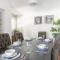 Charming Spacious Home - Modern Comforts Prime Location - 罗斯米德