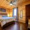 Sleeps18-Walk2Town-HotTub-Firepit-Playground-Games - Broken Bow