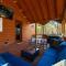 Sleeps18-Walk2Town-HotTub-Firepit-Playground-Games - Broken Bow