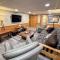 O1 Slopeside Bretton Woods cottage with AC large patio and private yard Walk to slopes