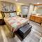 O1 Slopeside Bretton Woods cottage with AC large patio and private yard Walk to slopes