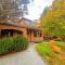 O1 Slopeside Bretton Woods cottage with AC large patio and private yard Walk to slopes