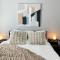 Stay in a new modern townhouse Sleeps 10 - 斯内尔维尔