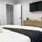 Stay in a new modern townhouse Sleeps 10 - 斯内尔维尔