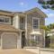 Beachside 3-Bed Retreat with BBQ & Garage
