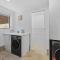 Coastal 3-Bed House with BBQ and Private Courtyard