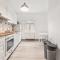 Chic Apartment with Parking place - Apolda
