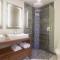 Stunning 3 bedroom villa with Pool & Jacuzzi