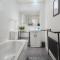 Three Bedroom House by Brookland Stays Serviced Accommodation Short Lets Manchester with Free WiFi - 斯塔利桥