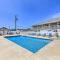 Walk to Shore Atlantic Beach Condo with Pool Access - أتلانتيك بيتش