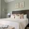 Sophisticated and Luxurious Details- Sleeps 18 - سافانا
