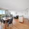 Stylish 1-Bed Flat with Pool BBQ & Sauna Access