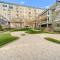 Stylish 1-Bed Flat with Pool BBQ & Sauna Access