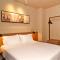 Jinjiang Inn Selected Shenzhen Huanggang Port Huangcheng Plaza