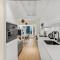 Waves - Modern Studio with Stunning Lake Views in JLT - Dubai