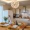 Villa Evelyn in Fažana with 50 m2 pool, jacuzzi, kids playground & sea view only 800 meters from beach - 法扎纳