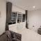 Spacious And Luxurious Penthouse In Strood Rochester - Wainscot