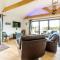 King Richards Luxury Lodge - Sleeps up to 8, Dog Friendly, Near Sherwood Forest at Fairview Farm in Nottingham set in 88 acres and great for Groups, Family Gatherings & Corporate events