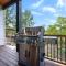 Stayhocha Themed Creekside LUX with Views - Broken Bow