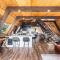 A-Frame Cabin with Hot Tub & Close to Lake Tahoe - تاهو سيتي