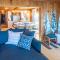Lake Front Nautical Oasis- Hot Tub, Fireplace, King Bed - 希博伊根