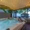 Lake Front Nautical Oasis- Hot Tub, Fireplace, King Bed - 希博伊根