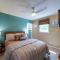 Lake Front Nautical Oasis- Hot Tub, Fireplace, King Bed - 希博伊根
