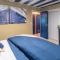 Lake Front Nautical Oasis- Hot Tub, Fireplace, King Bed - 希博伊根
