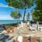 Lake Front Nautical Oasis- Hot Tub, Fireplace, King Bed - 希博伊根