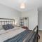 7D Albert St - sleeps 4 guests with parking on request - 贝里圣埃德蒙兹