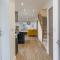 Jollys-Contemporary Beachfront Property, Pet Friendly with Hot Tub