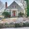 3 Mi to Dtwn Gem with Patio and Fire Pit in New Haven - نيو هافن