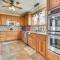 3 Mi to Dtwn Gem with Patio and Fire Pit in New Haven - نيو هافن
