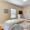 3 Mi to Dtwn Gem with Patio and Fire Pit in New Haven - نيو هافن