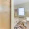 3 Mi to Dtwn Gem with Patio and Fire Pit in New Haven - نيو هافن