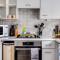 Tattenhoe House with Free Parking, Fast Wifi, Garden and Smart TV by Yoko Property