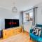 Tattenhoe House with Free Parking, Fast Wifi, Garden and Smart TV by Yoko Property