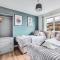 Tattenhoe House with Free Parking, Fast Wifi, Garden and Smart TV by Yoko Property - 米尔顿凯恩斯