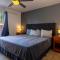 Msg for 5percent off 2Bed1and a half Bath KingQueenBeds CondoPHX - Финикс