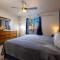 Msg for 5percent off 2Bed1and a half Bath KingQueenBeds CondoPHX - Финикс