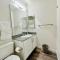 Downtown 2BR Penthouse Suite with Balcony and Direct Skybridge Access - انديانابوليس