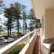 Unbeatable Beachfront Views 3 mins walk to Corso