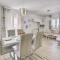 Modern Villa with Pool and Parasol in Pula - 普拉