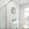 Contractor Haven, 6 bed house, sleeps 14 Parking x 2 WIFI Smart TV Central location - Goodmayes