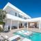 Oceanside 3 Bedroom Luxury Villa with Private Pool, 500ft from Long Bay Beach -V5
